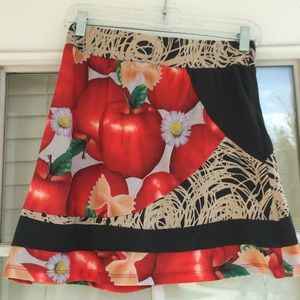 🍎Skirt with apples and flowers on it from smash🍎